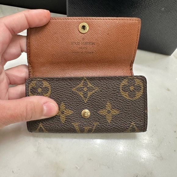 Authentic Louis Vuitton Monogram Keyholder - Picture 5 of 7
